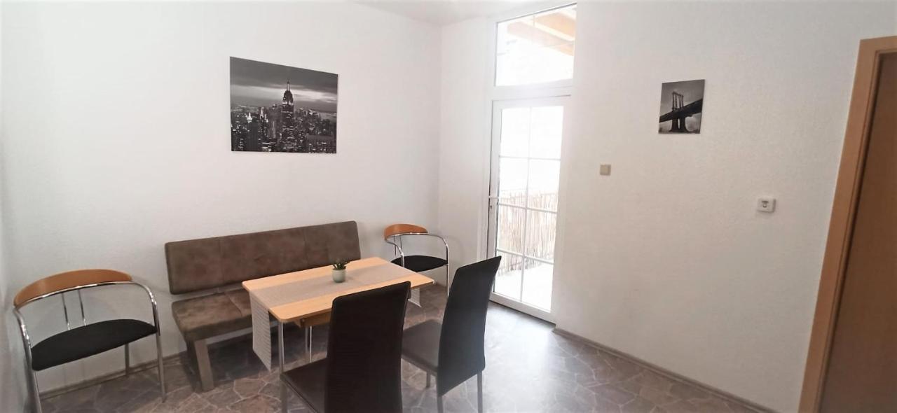 Apartment Fuer Bis Zu 7 Personen Mit Balkon Halberstadt Exterior photo